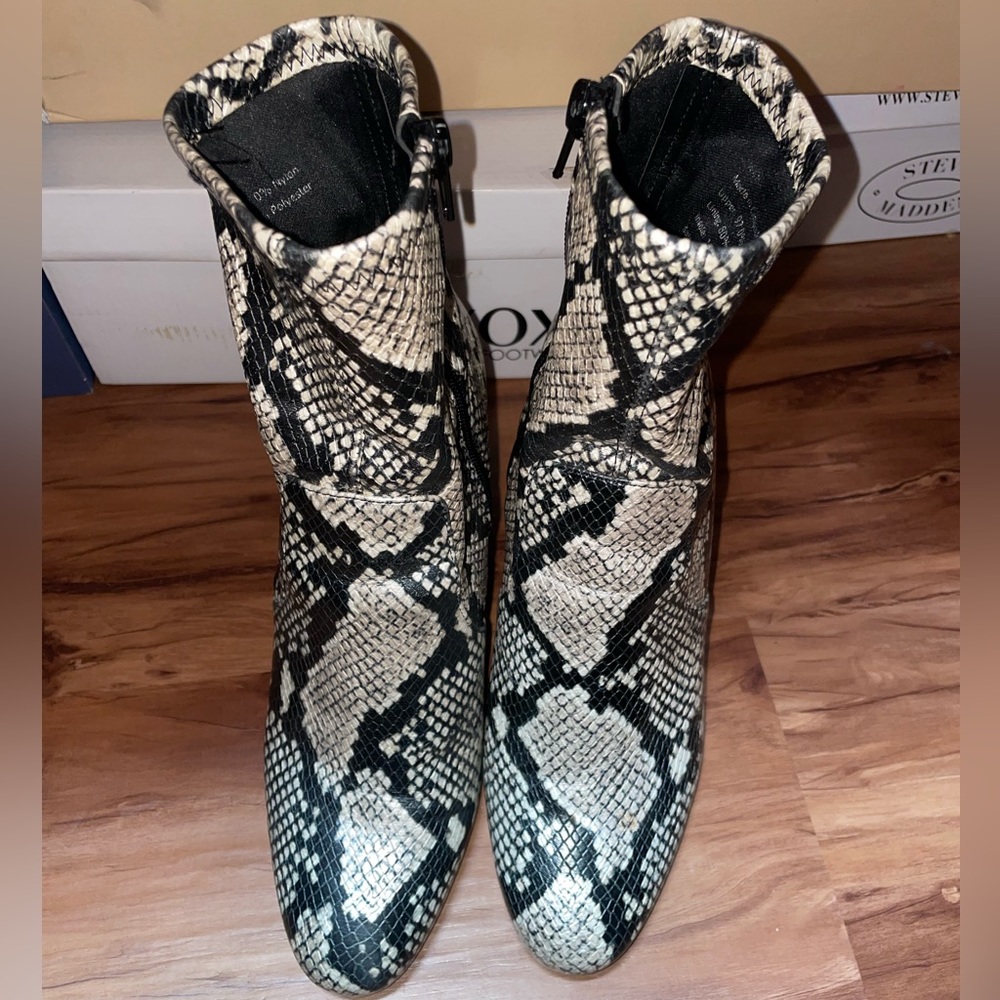 Snakeskin ankle Booties
